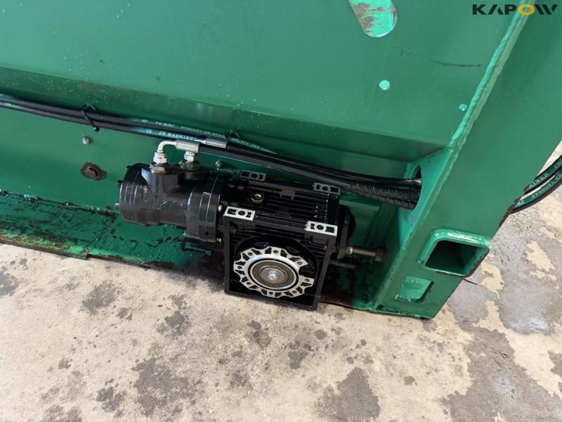 JB-Maskiner spread-a-bale maxi strømaskine med Volvo hitch 14