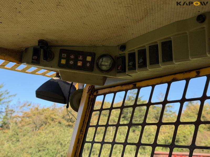 JCB 165 skid steer 23