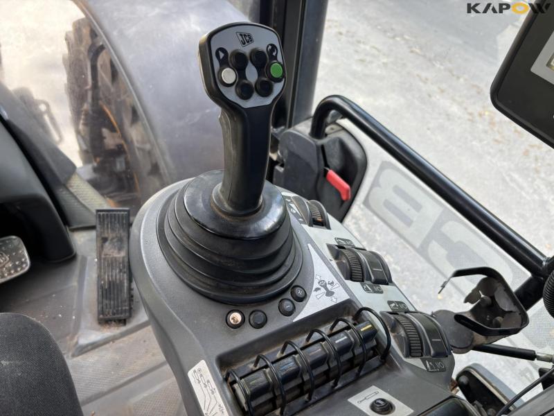 JCB FASTRAC 4220 traktor 65