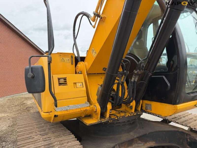 JCB JS220LC gravemaskine 17