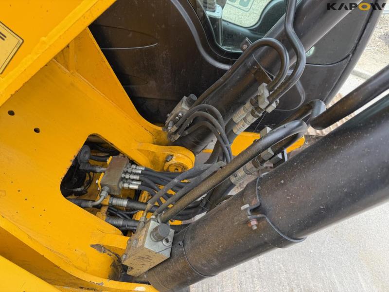 JCB JS220LC gravemaskine 18