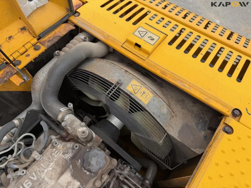JCB JS220LC gravemaskine 27