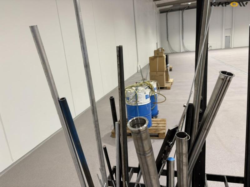 Jernholder med indhold 19