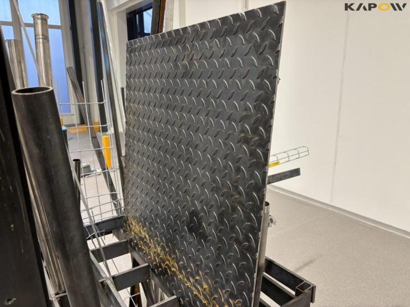 Jernholder med indhold 27