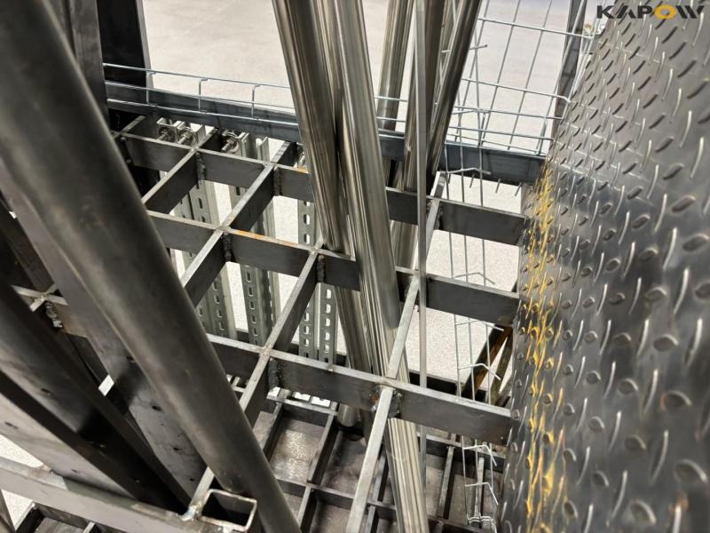 Jernholder med indhold 28