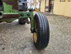 John Deere 1130 2 WD traktor 8
