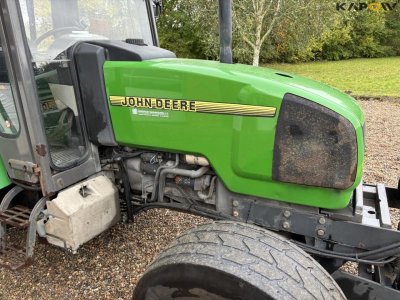John Deere 3200 traktor med kost 17