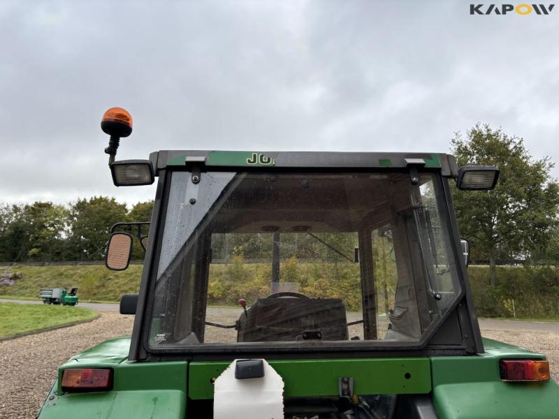 John Deere 3200 traktor med kost 23