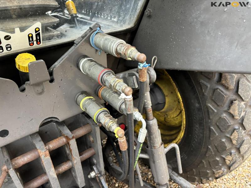 John Deere 3200 traktor med kost 31