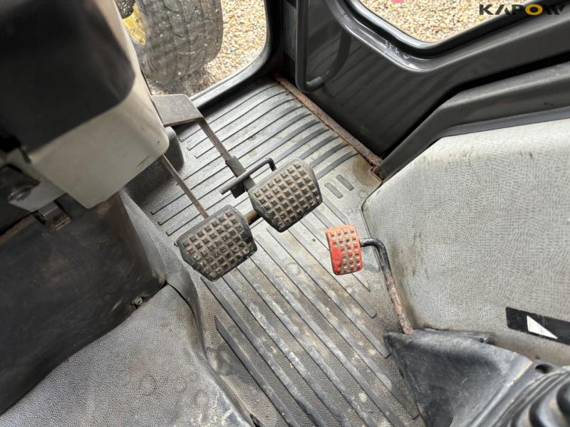 John Deere 3200 traktor med kost 43