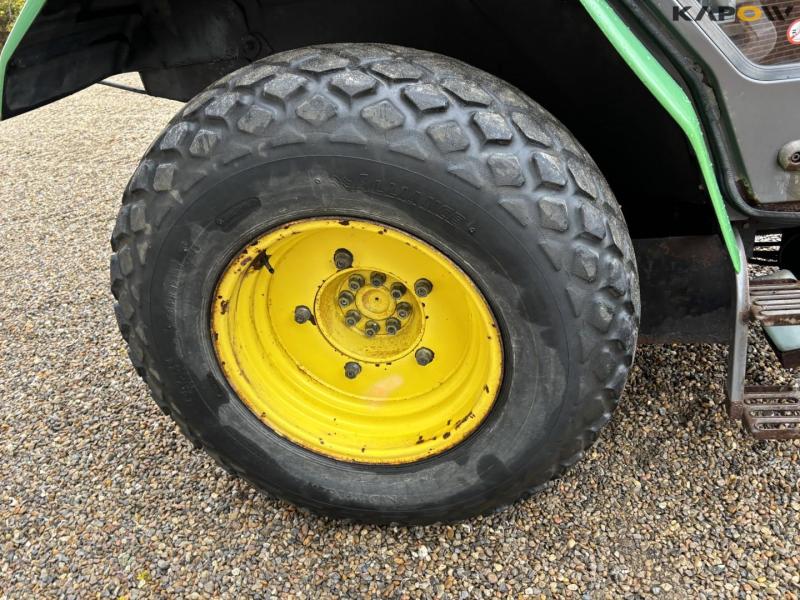 John Deere 3200 traktor med kost 65