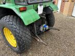 John Deere 3200 traktor med kost 25