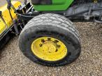 John Deere 3200 traktor med kost 58