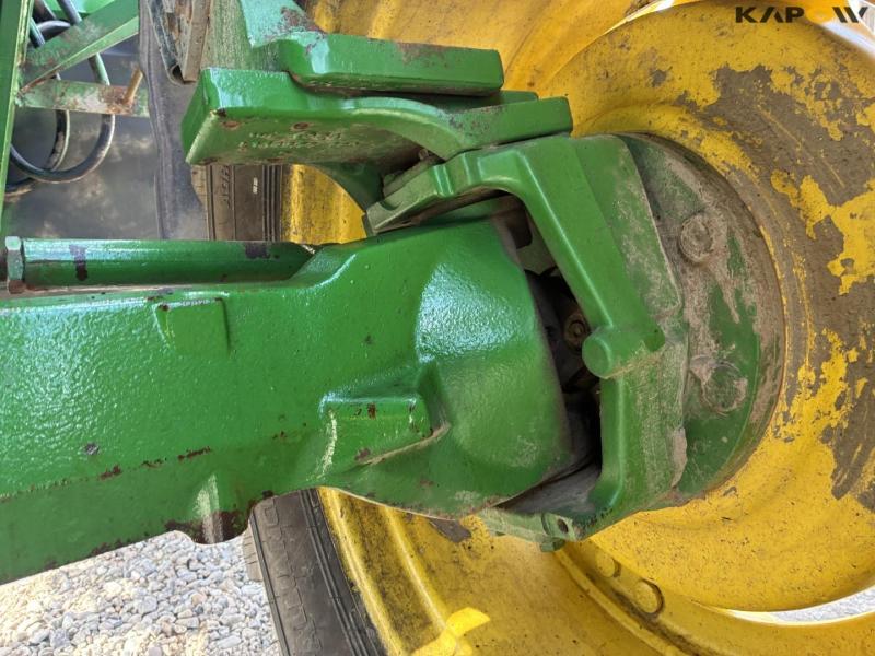 John Deere 6820 traktor med frontlæsser 24