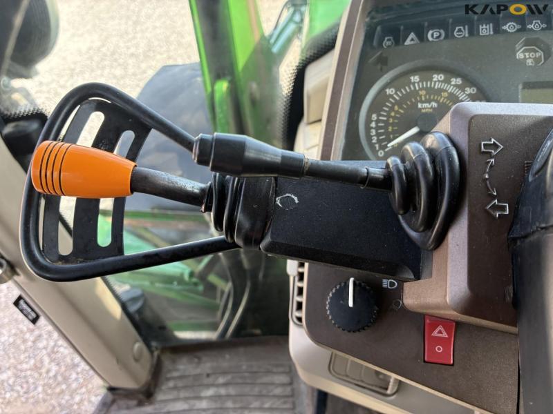 John Deere 6820 traktor med frontlæsser 56