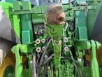John Deere 6820 traktor med frontlæsser 34