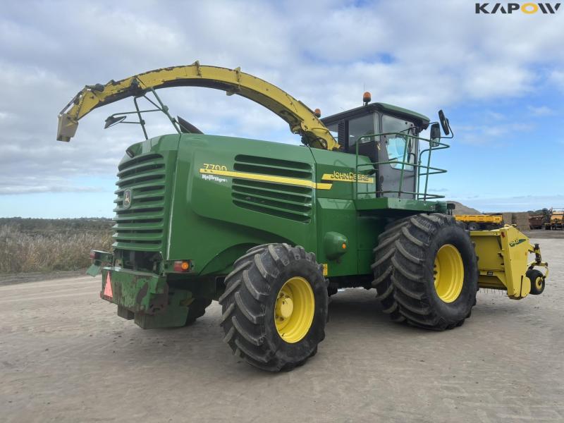 John Deere 7700 snitter med majsbord og pickup 5