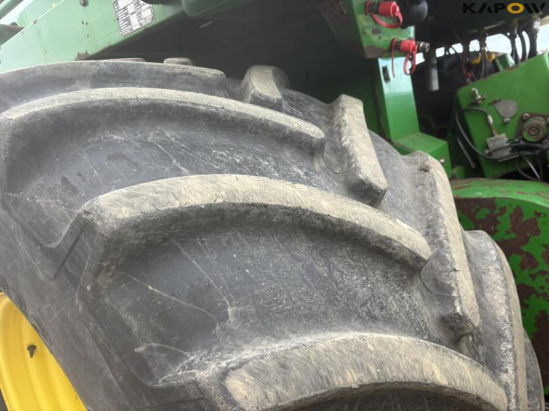 John Deere 7700 snitter med majsbord og pickup 31