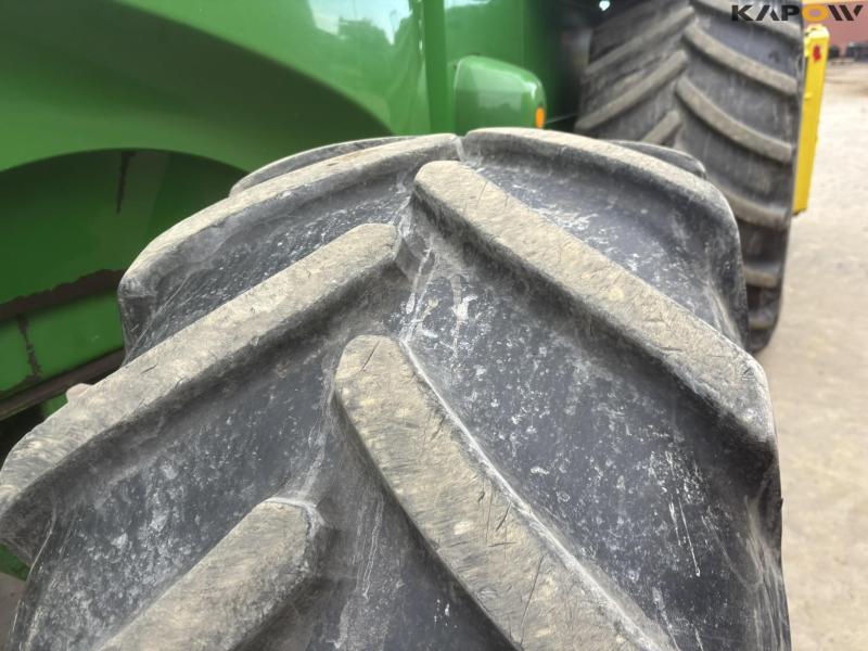 John Deere 7700 snitter med majsbord og pickup 39