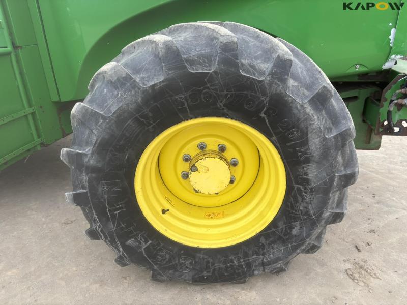 John Deere 7700 snitter med majsbord og pickup 48