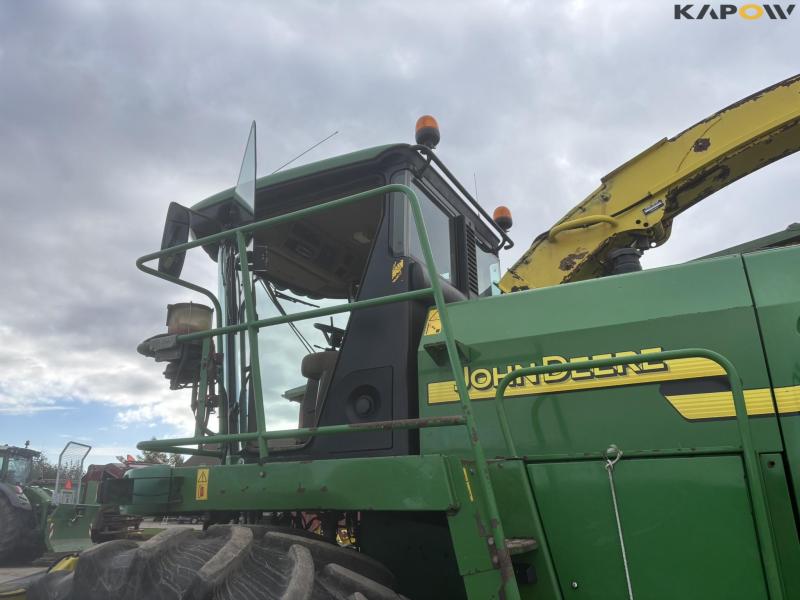 John Deere 7700 snitter med majsbord og pickup 56