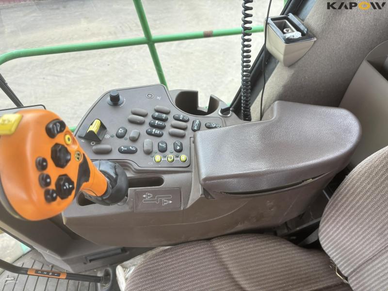 John Deere 7700 snitter med majsbord og pickup 70