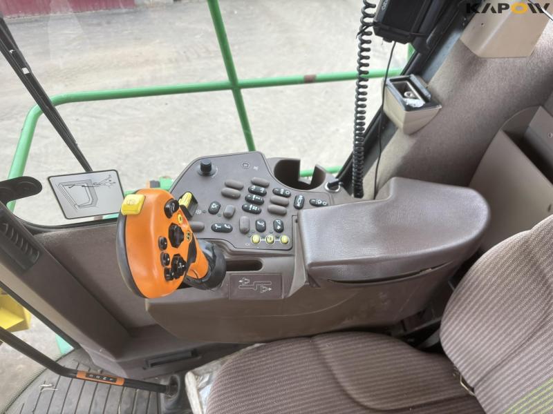 John Deere 7700 snitter med majsbord og pickup 71