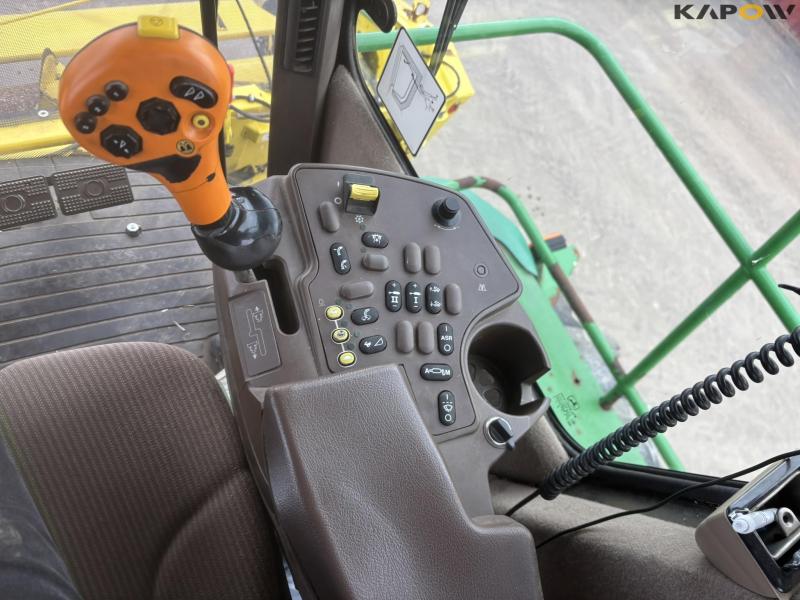 John Deere 7700 snitter med majsbord og pickup 72