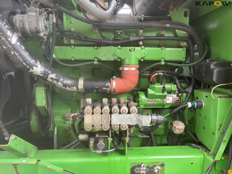 John Deere 7700 snitter med majsbord og pickup 81