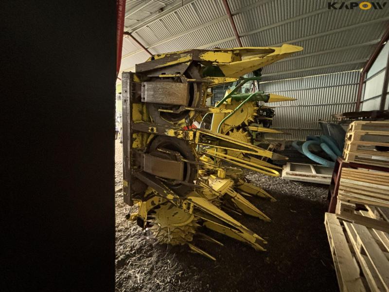 John Deere 7700 snitter med majsbord og pickup 89