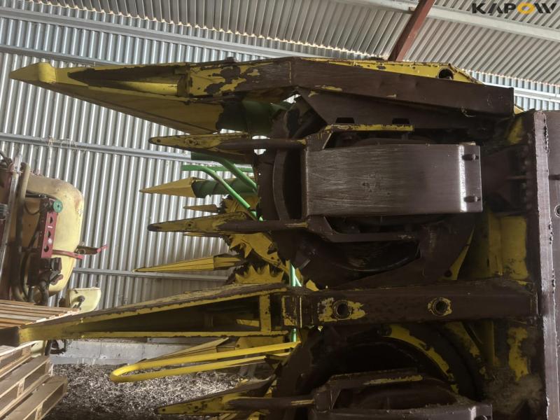 John Deere 7700 snitter med majsbord og pickup 100