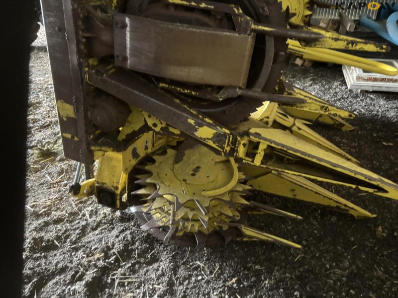 John Deere 7700 snitter med majsbord og pickup 111