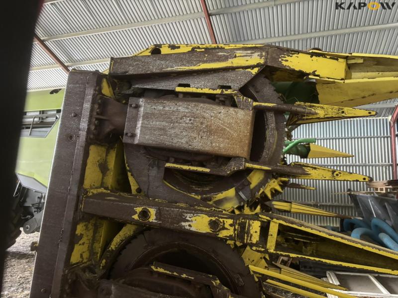 John Deere 7700 snitter med majsbord og pickup 112