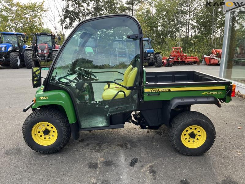 John Deere 850D gator XUV 8
