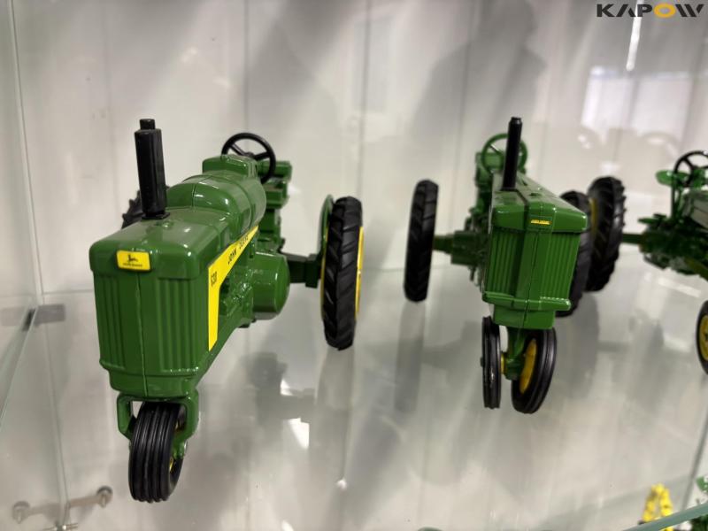 John Deere model traktorer 17