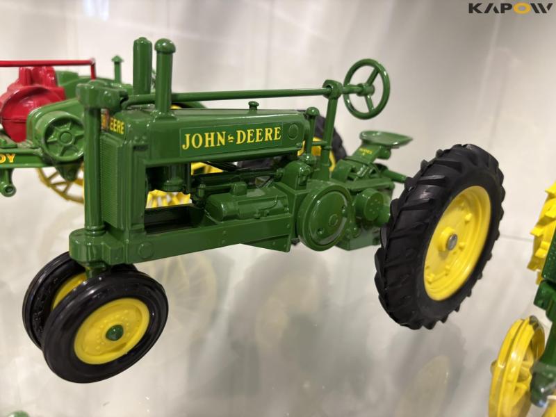 John Deere model traktorer 23