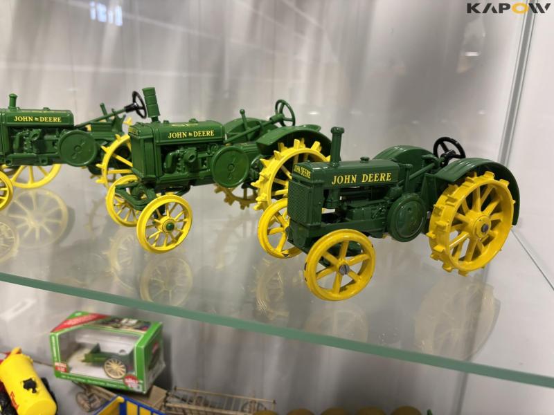 John Deere model traktorer 28