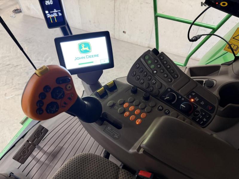 John Deere T660i mejetærsker med 30fod draper skærebord 13