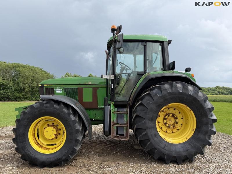 John Deere traktor 7