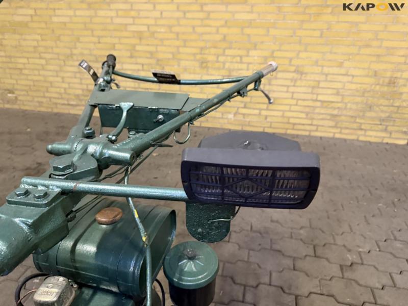 Jrus redskabsbærer med kost 19