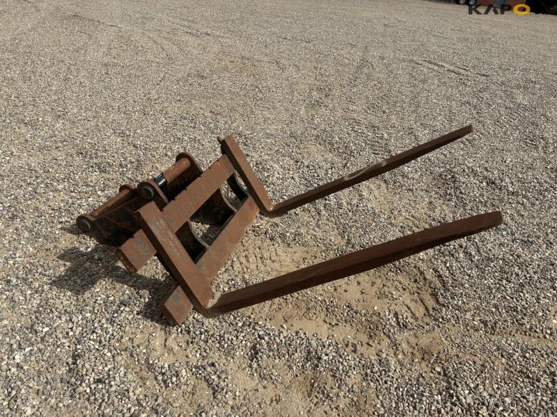 JST pallegafler med gravemaskiner hitch 3