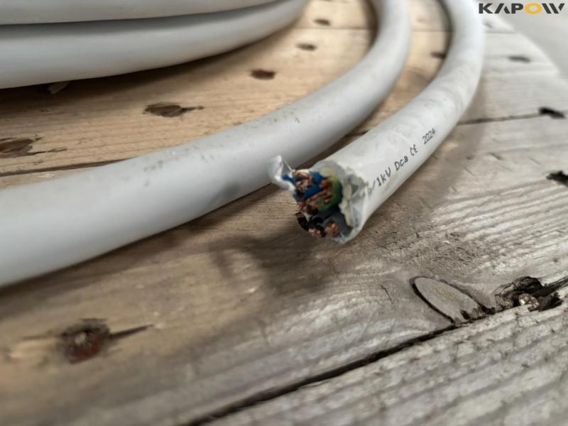 Kabeltromle med kabel 3