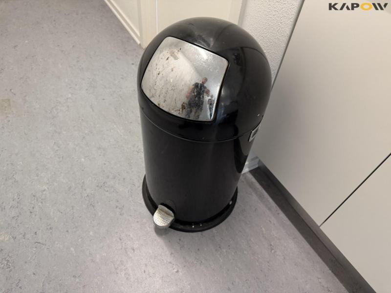 Kaffemaskine og skraldespand 9