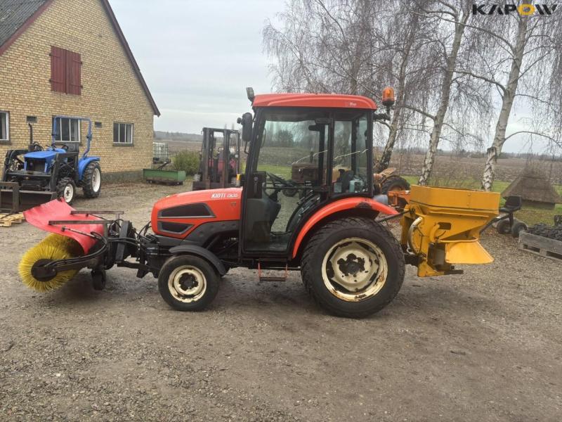 Kioti CK35 HST traktor 8