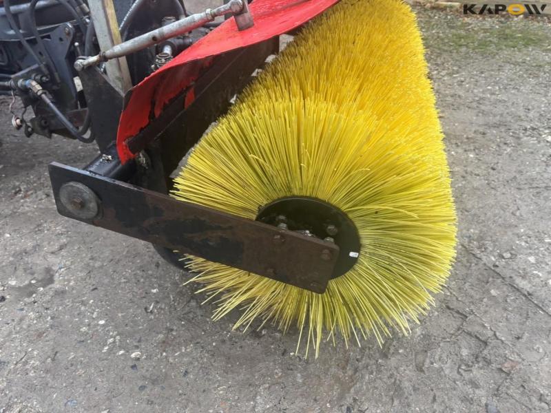 Kioti CK35 HST traktor 13