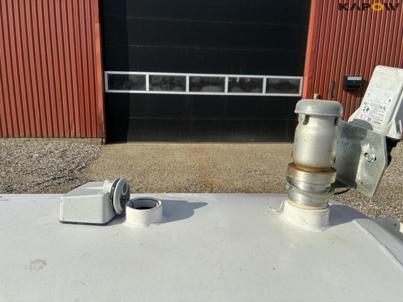 KN Beholderfabrik 2500 liter brandstoftank med pumpe 12