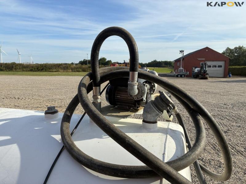 KN Beholderfabrik 2500 liter brandstoftank med pumpe 19