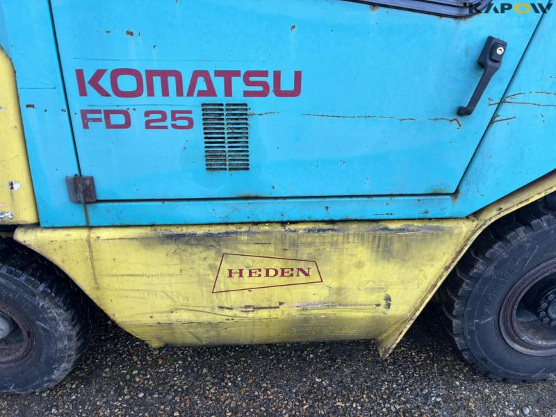 Komatsu FD 25 gaffeltruck 23
