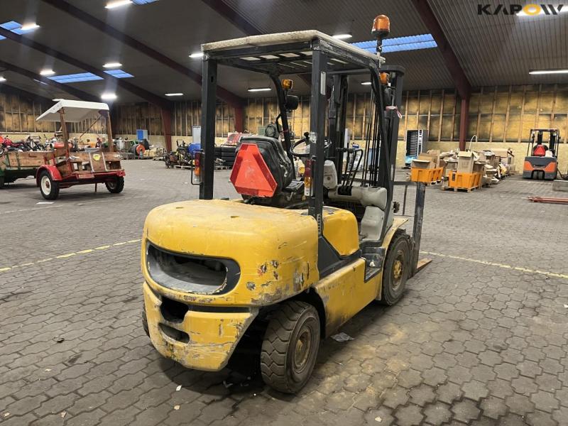 Komatsu FD25T-14 truck 5