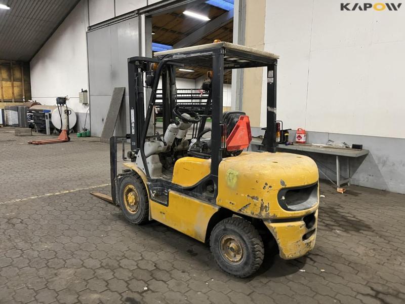 Komatsu FD25T-14 truck 7